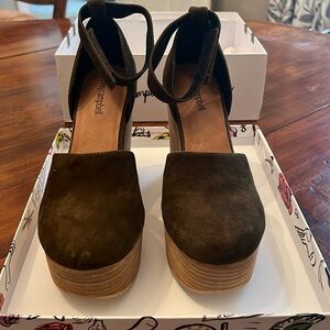 Jeffrey Campbell Aiden platforms khaki suede 8.5M